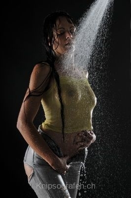 nadja_2011_akt_oel_wasser_009