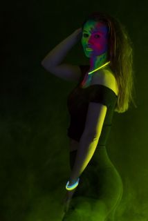 yvonne_2021_uv-licht-shooting_011
