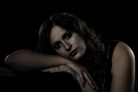 yvonne_2023_low-highkey-shot_007